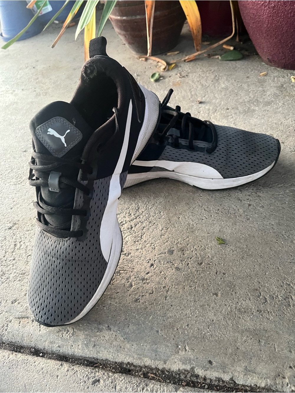 9.5 Unisex Puma Men’s Gray, Black and White Athletic Trainers